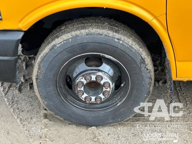 2010-chevrolet-express-3500-image-12