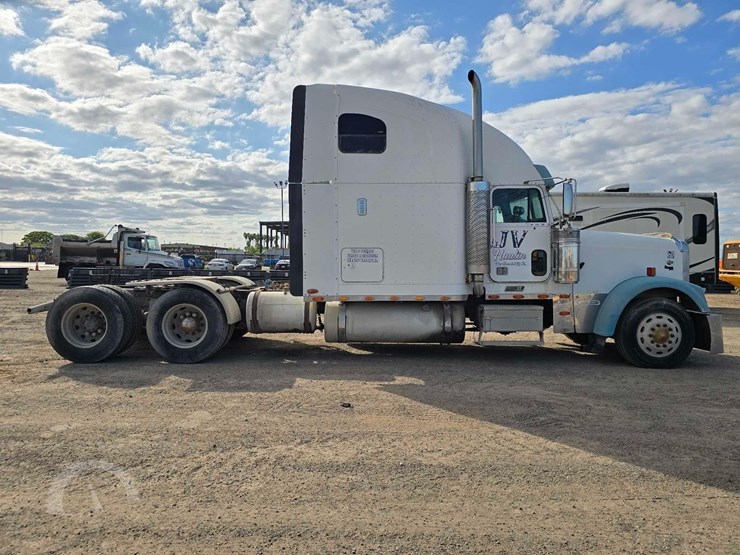 2001-freightliner-fld120-image-6