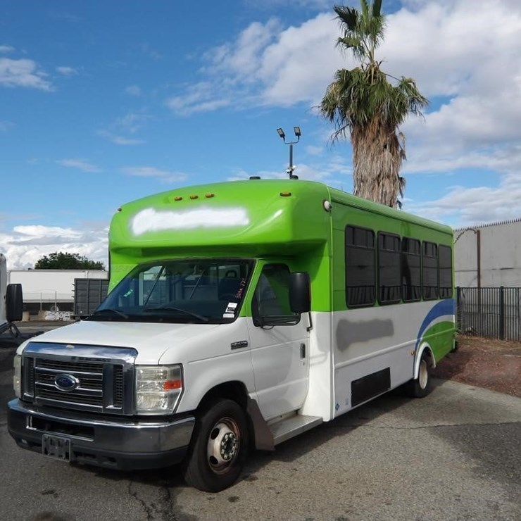 2017 FORD E450