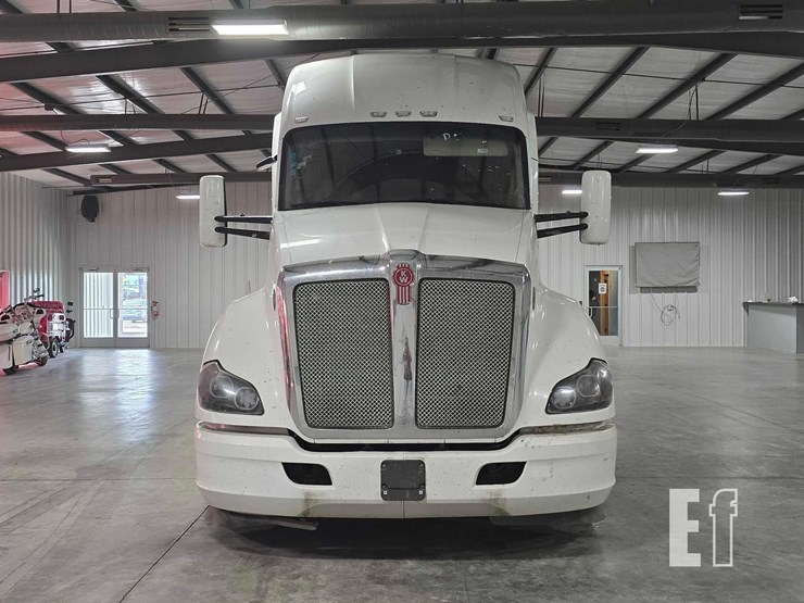 2020-kenworth-t680-image-7