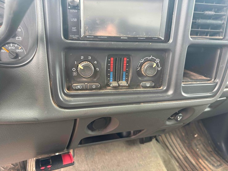 2004-cherolet-3500-service-pickup-image-34