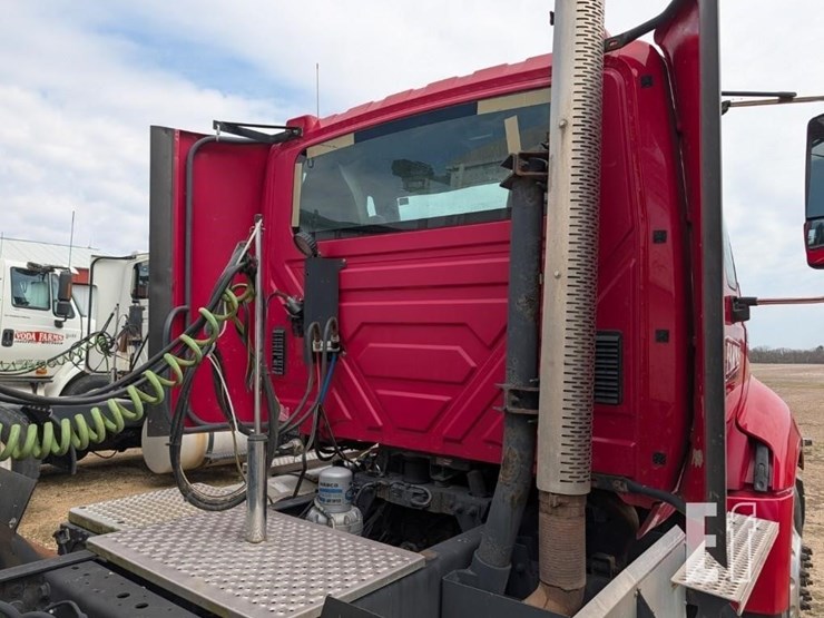 2012-international-prostar-image-8