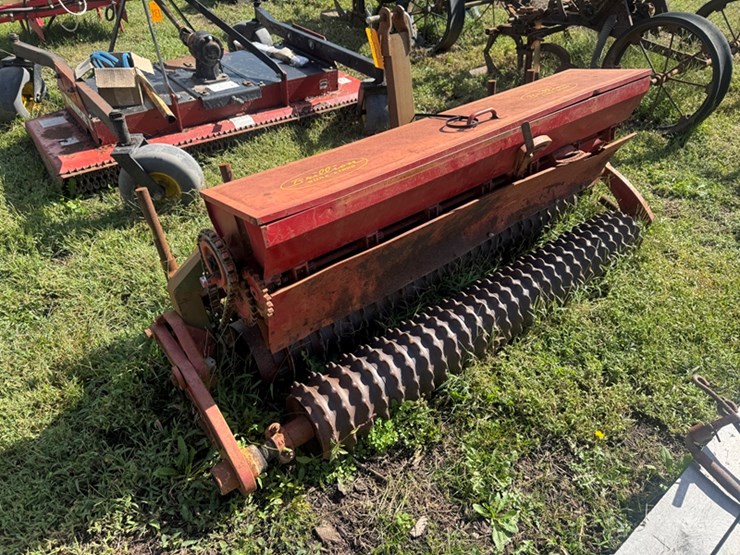 brillion-iron-works-ss-60-01-3-point-cultipacker-seeder-image-4