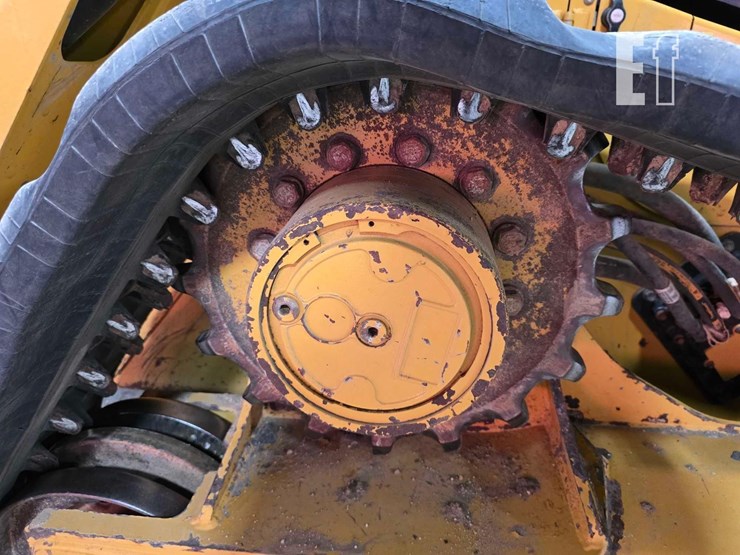 2021-caterpillar-299d3-image-34