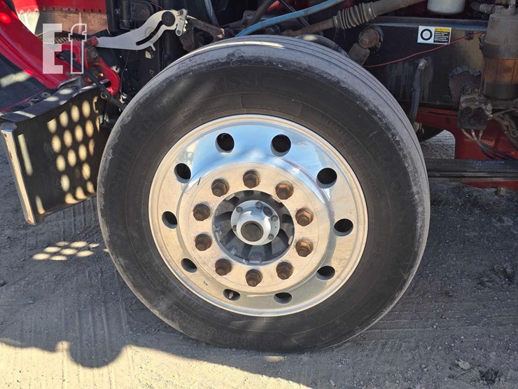 2014-peterbilt-388-image-27
