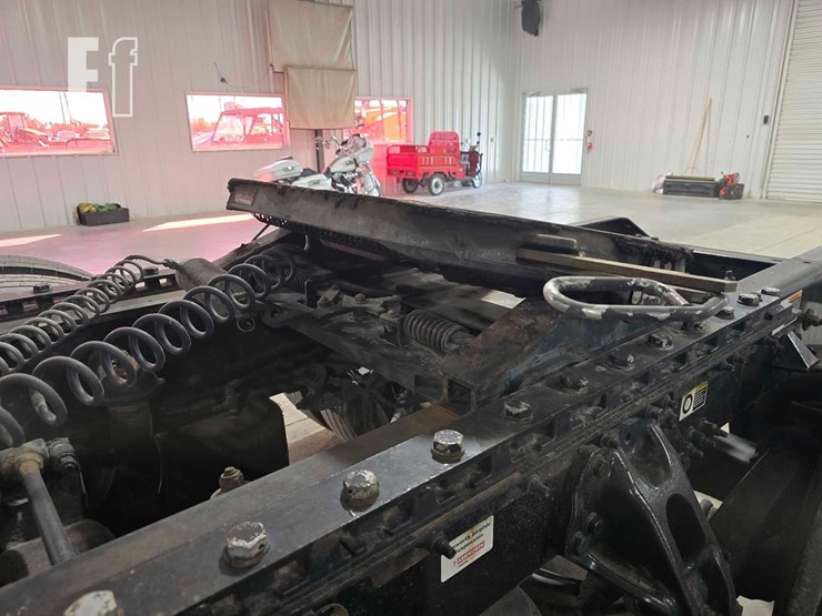 2020-kenworth-t680-image-21