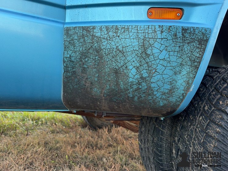 1993-chevrolet-k3500-4x4-pickup-image-9