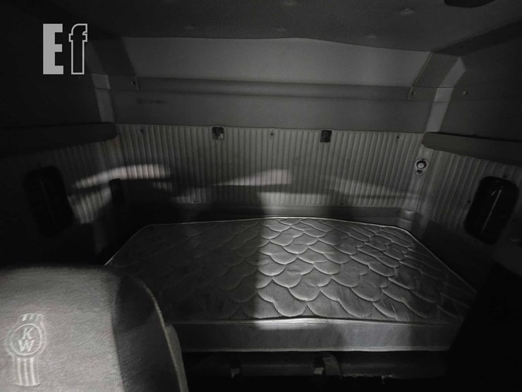 2012-kenworth-t800-image-16