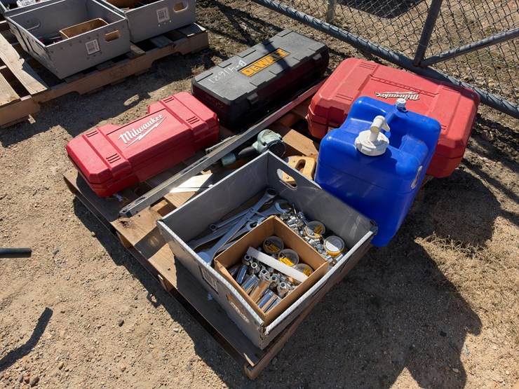 #41621-•-power-tools,-handsaws,-sockets-and-wrenches-image-2