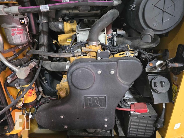 2021-caterpillar-299d3-image-25