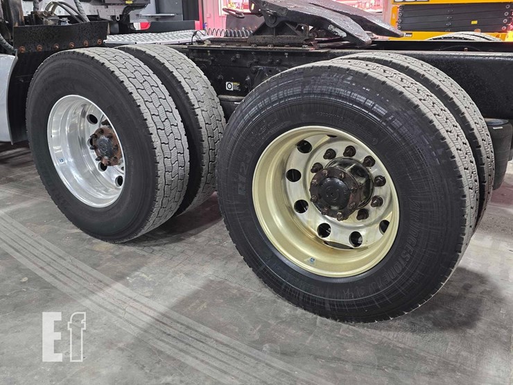 2020-kenworth-t680-image-23