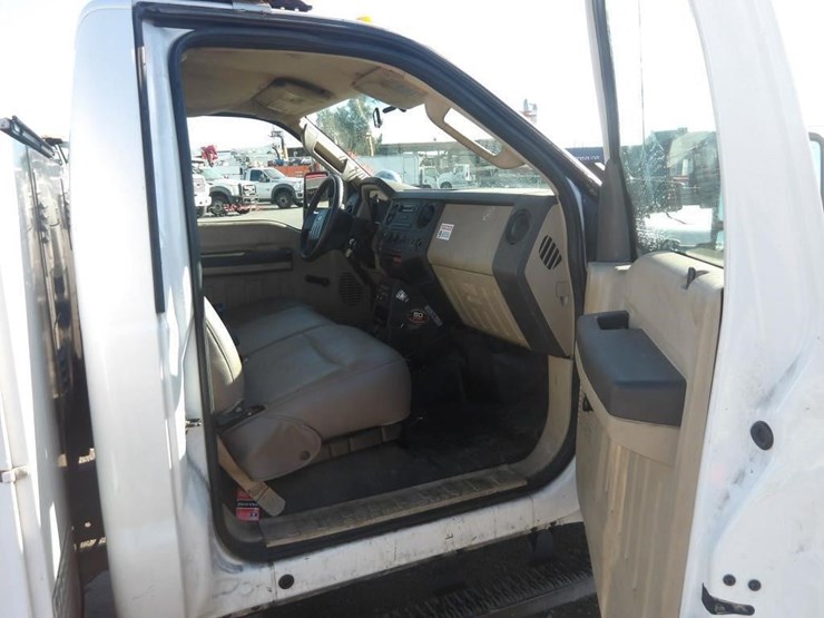 2010-ford-f450-mechanics-truck-image-24