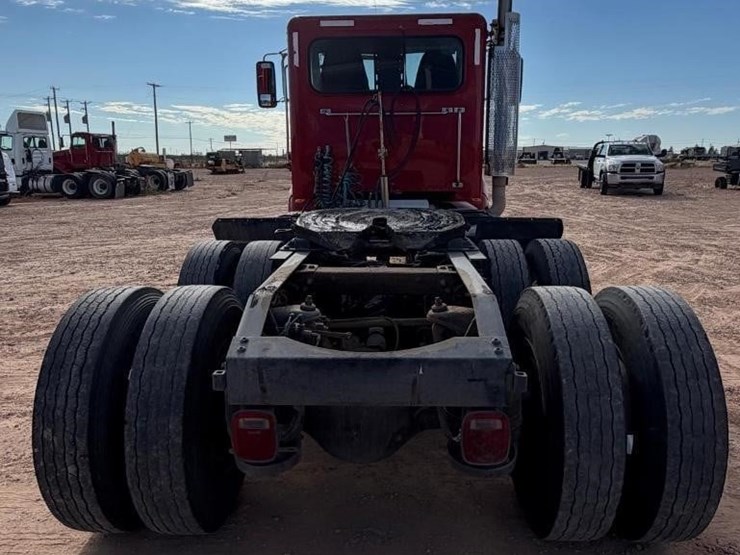 2012-peterbilt-386-image-8