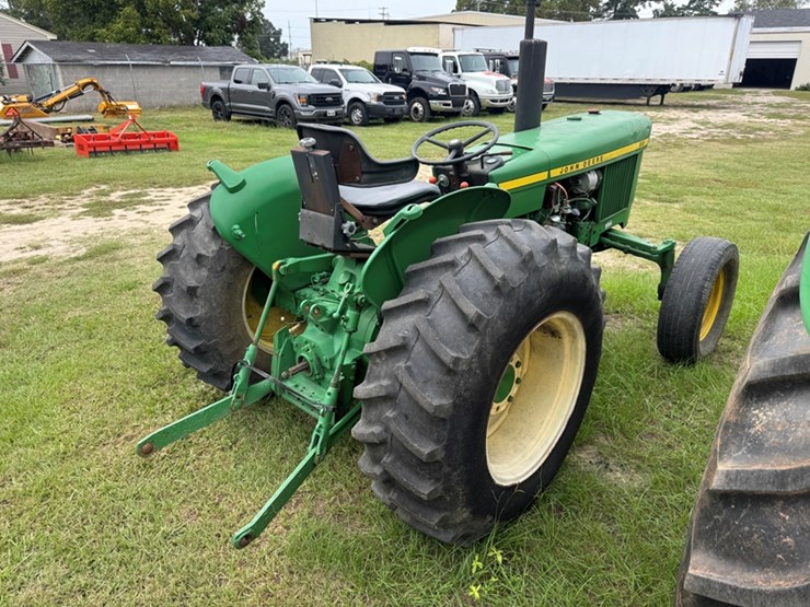 john-deere-830-2wd-diesel-tractor-image-3