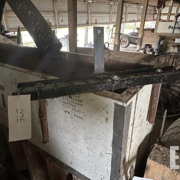 SEMI TRACTOR STEP FRAME