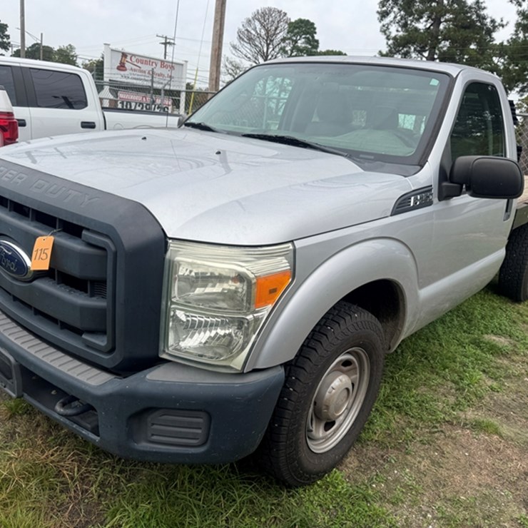 2015 FORD F250 XL REGULAR CAB CAB & CHASSIS FLATBED 6.2L V8 GAS - 54,135 MILES SHOWING