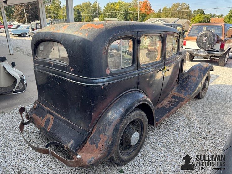 run-#16---1933-chevrolet-4-door-sedan-image-4