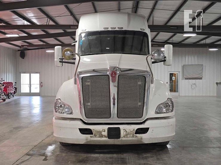 2019-kenworth-t680-image-7