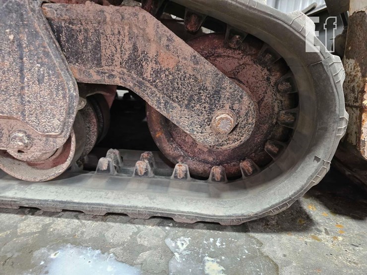 2013-bobcat-t110-image-27