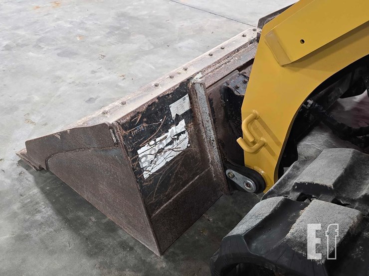 2022-caterpillar-299d3-image-12