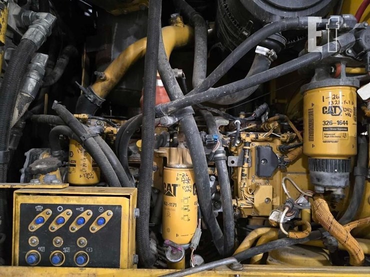 2010-caterpillar-120m-awd-image-25