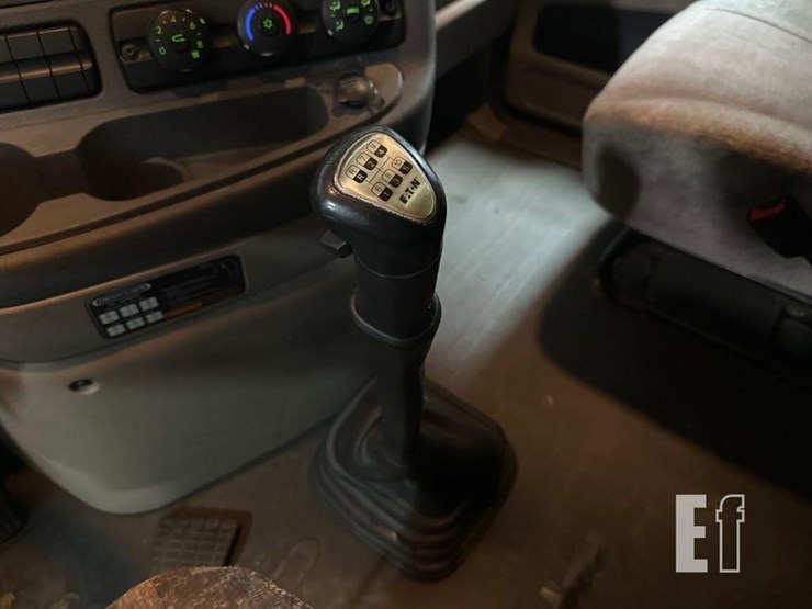2017-freightliner-cascadia-125-image-19