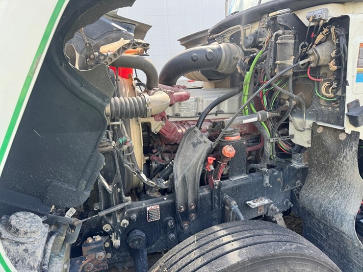 2013-mack-chu613-day-cab-semi-w/-wet-kit-445-hp-mack-mp8---13-spd-manual-trans-294,630-miles-showing-image-7