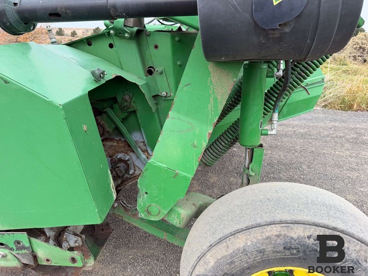 john-deere-moco-946-pull-type-swather-image-25