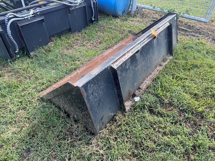 72"-low-profile-skid-steer-bucket-image-4