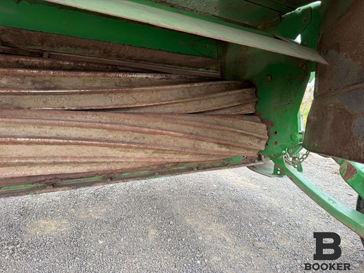 john-deere-moco-946-pull-type-swather-image-31