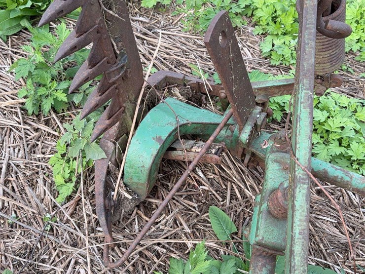 john-deere-350-sickle-mower-image-9