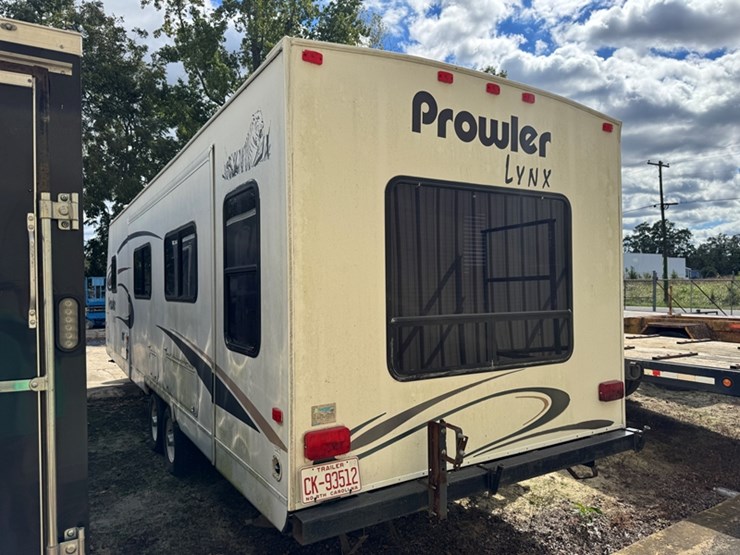 2004-prowler-lynx-28'-tag-along-travel-trailer-(salvage-title)---1ec2y302744000168-image-4
