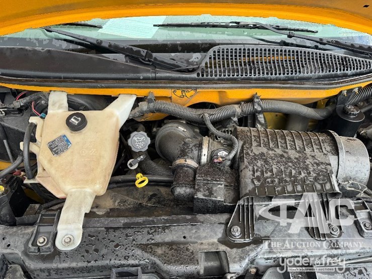 2010-chevrolet-express-3500-image-4
