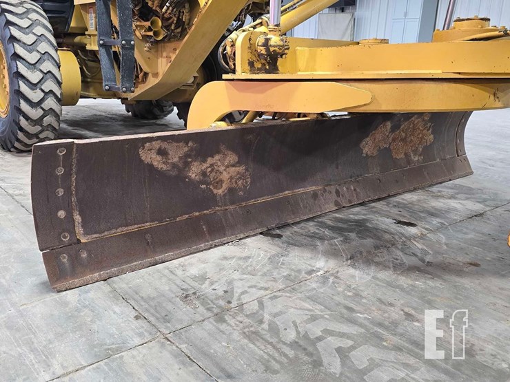 2004-caterpillar-143h-image-10