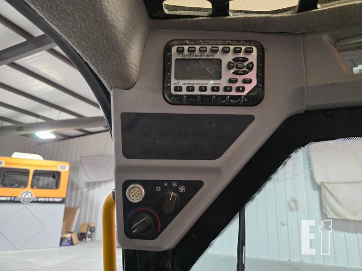 2021-jcb-3ts-8t-image-18