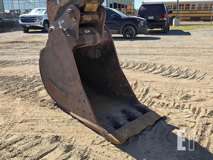 2022-deere-210g-lc-image-10