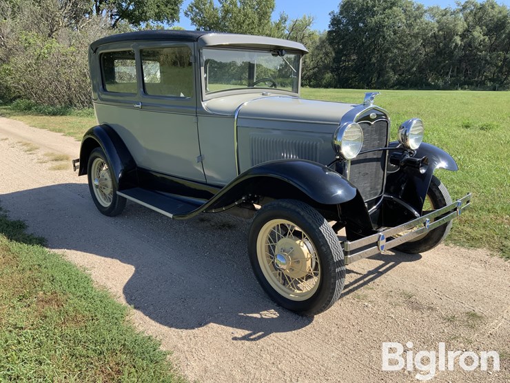 1931-ford-model-a-car-image-3