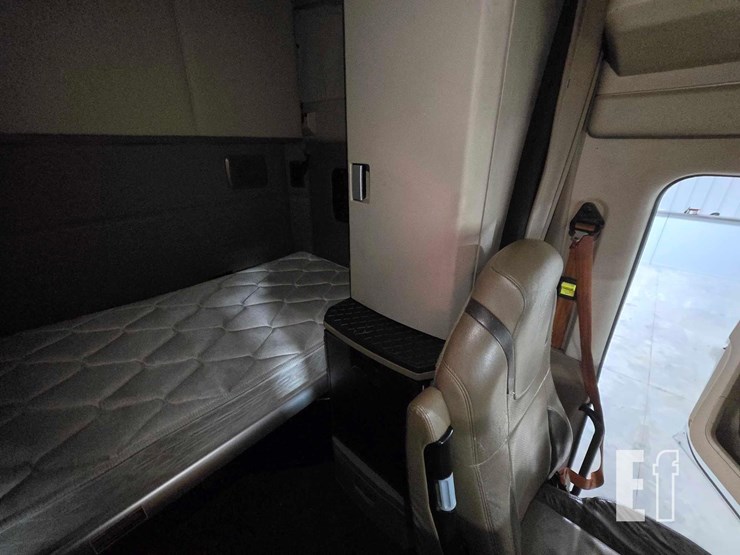 2020-kenworth-t680-image-18