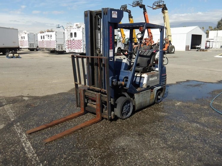 komatsu-fg25st-11-forklift-image-1