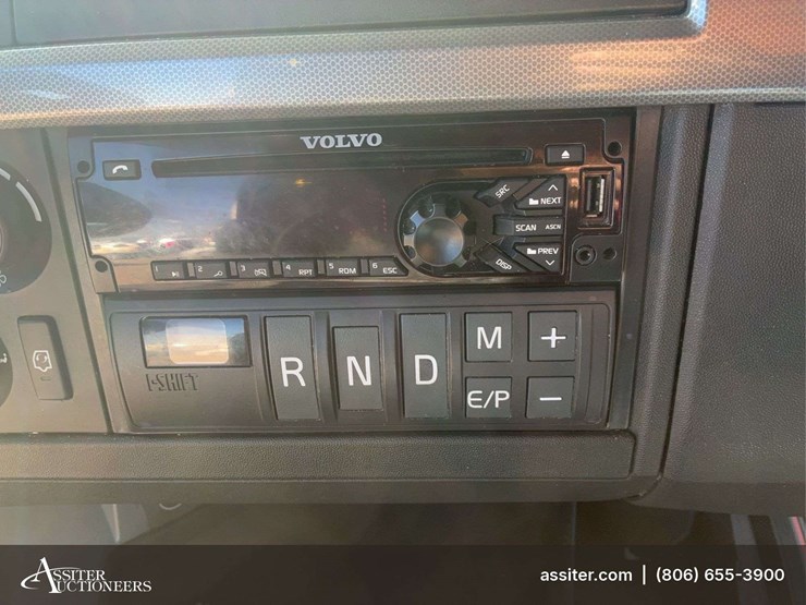 2019-volvo-vnl-tandem-axle-dual-conventional-new-generation-tractor-truck-image-44