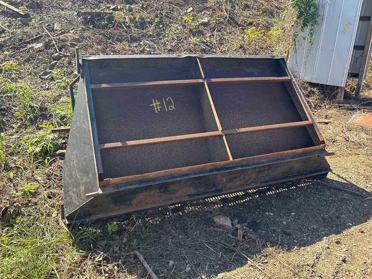 #12-•-dump-truck-gravity-fed-tailgate-image-5