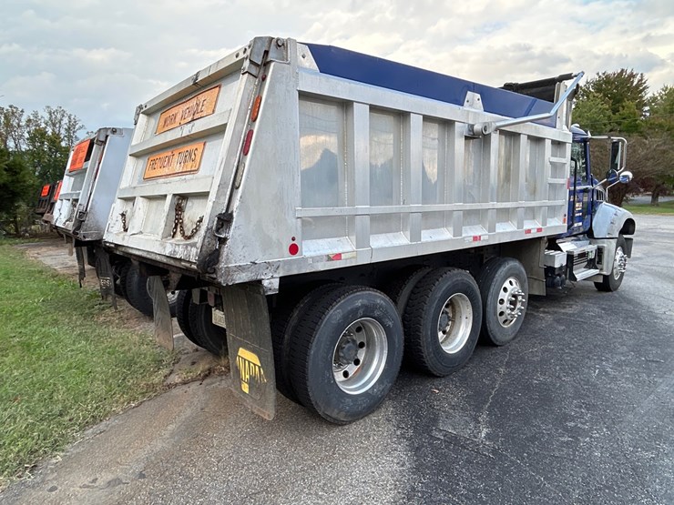 #82-•-2019-mack-granite-truck-image-3