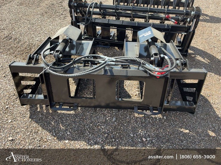 future-skid-steer-hollow-wood-grabber-image-4