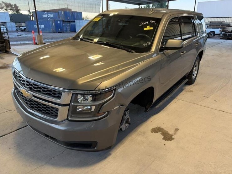 2019-chevrolet-tahoe-suv-image-4