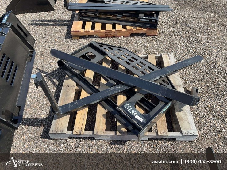 future-ft-dhc-skid-steer-forks-image-2