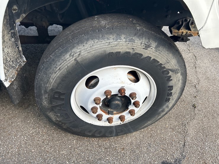 #74-•-1997-ford-f800-truck-image-9