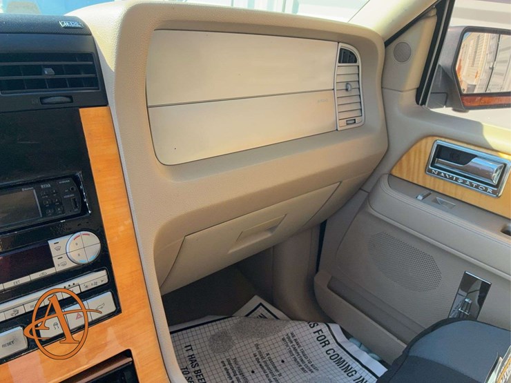 2008-lincoln-navigator-l-image-29