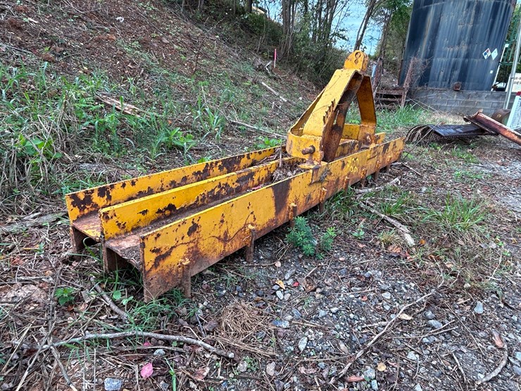 #22-•-3-point-9’-ripper-attachment-image-8