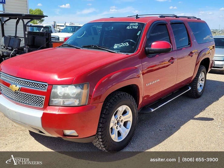 2013-chevrolet-suburban-1500-image-1
