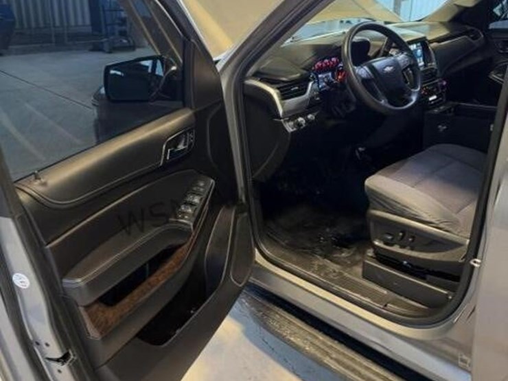 2019-chevrolet-tahoe-suv-image-32
